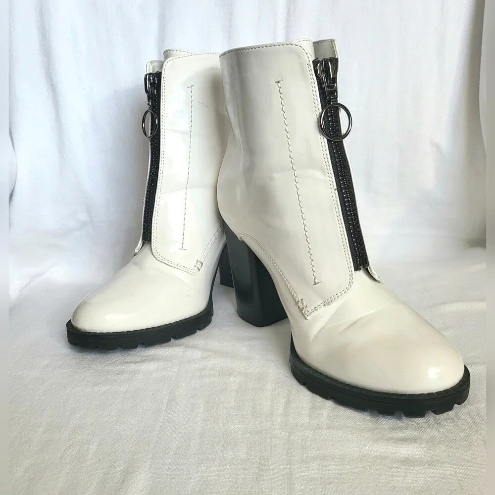 Simply Vera Womens White Faux Leather‎ Block Heel Lug Sole Zip Ankle Boots 8.5